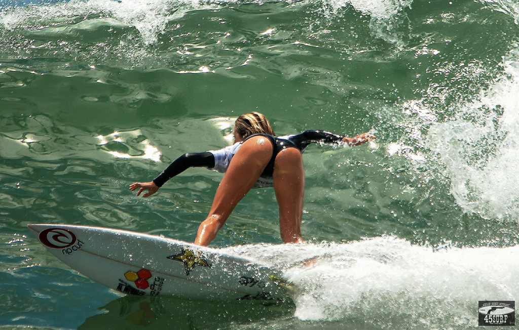 This is a landscape image with resolution 1024x652, dominant color gray, approximately 5 main objects.