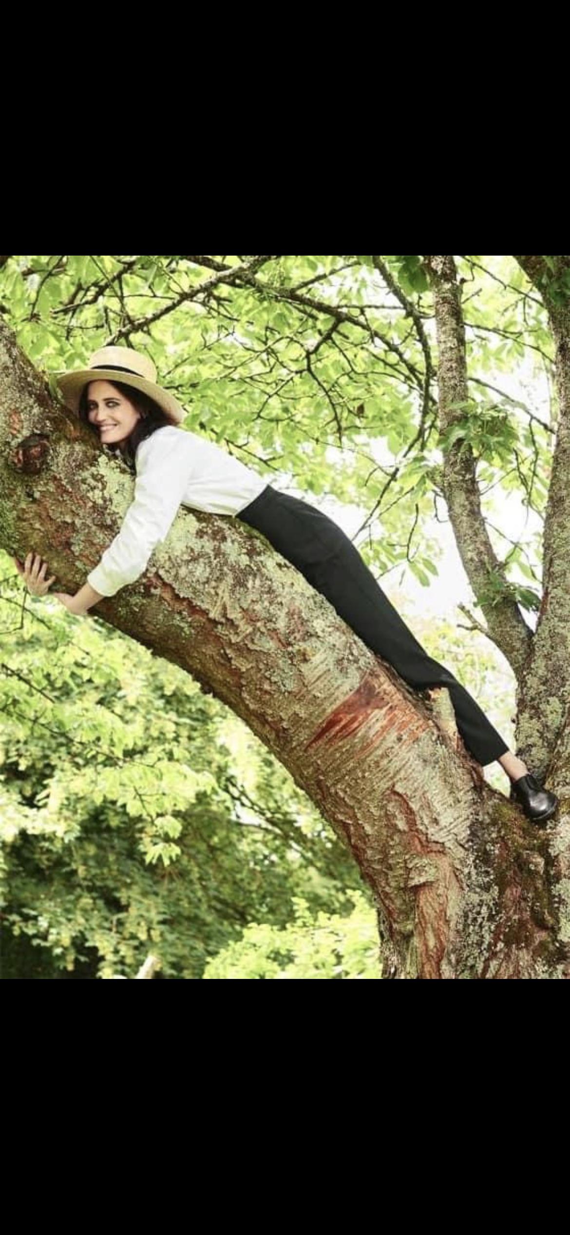 This is a portrait image with resolution 1170x2532, dominant color gray, approximately 5 main objects, containing one person.