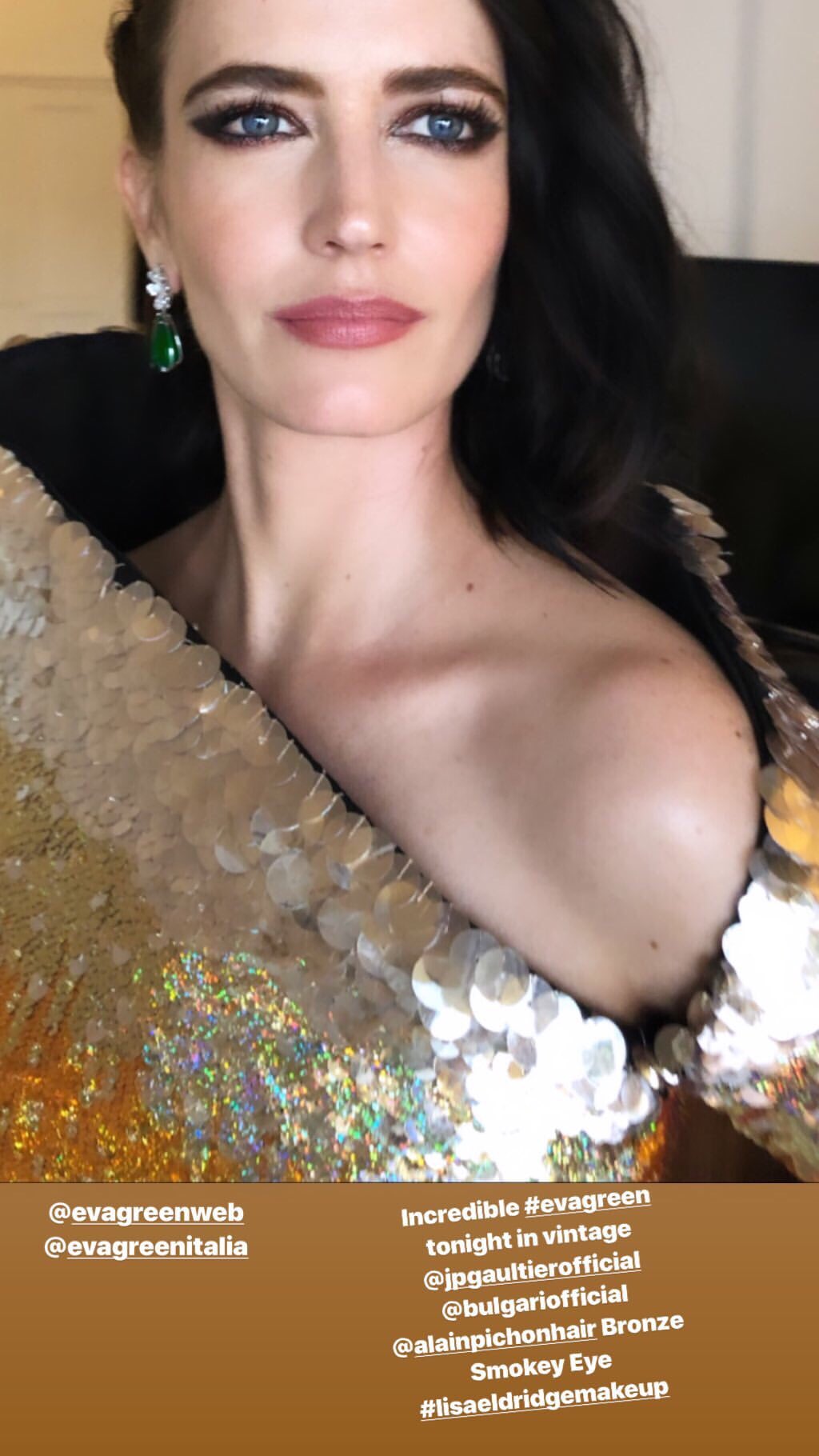 This is a portrait image with resolution 1024x1820, dominant color gray, approximately 5 main objects, containing 2 people.