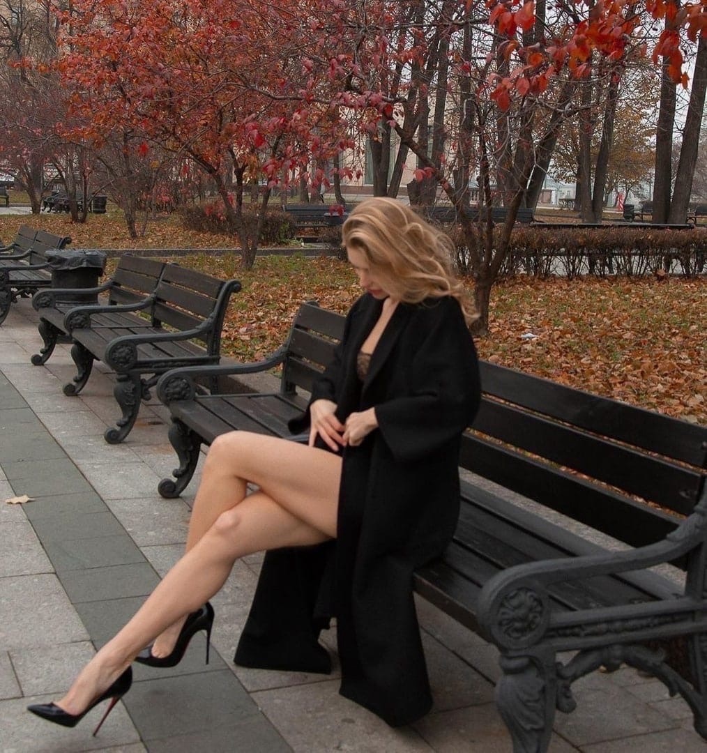 This is a portrait image with resolution 1014x1080, dominant color olive, approximately 5 main objects, containing one person.