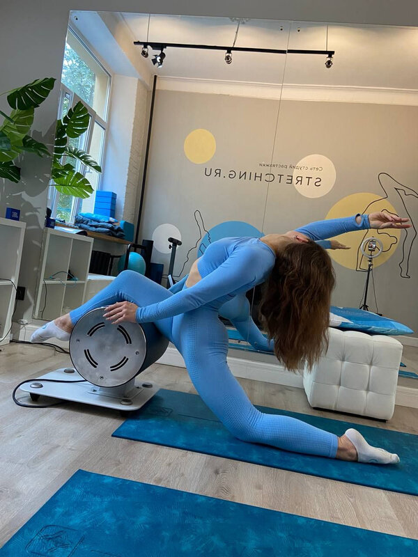 This is a portrait image with resolution 600x800, dominant color gray, approximately 2 main objects.