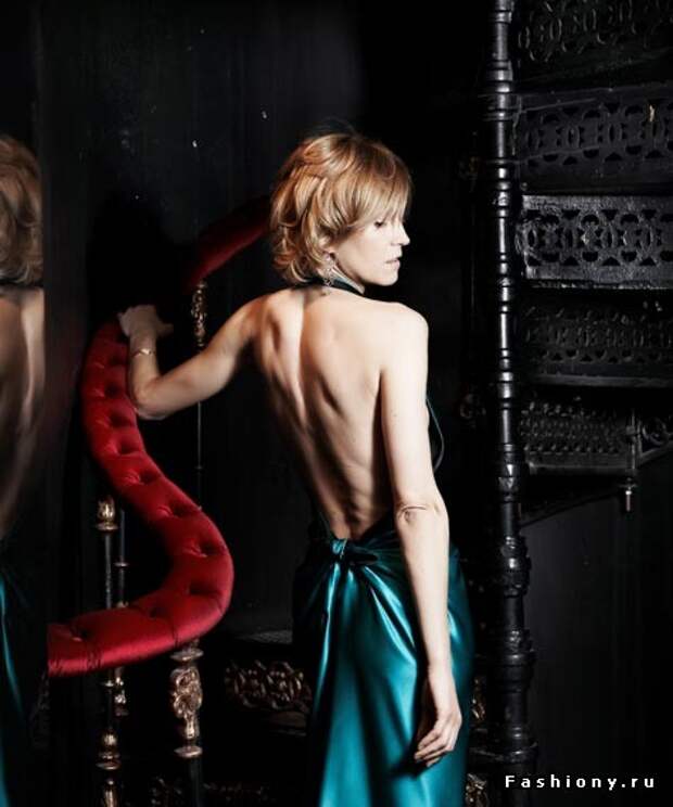 This is a portrait image with resolution 620x744, dominant color black, approximately 3 main objects, containing one person.