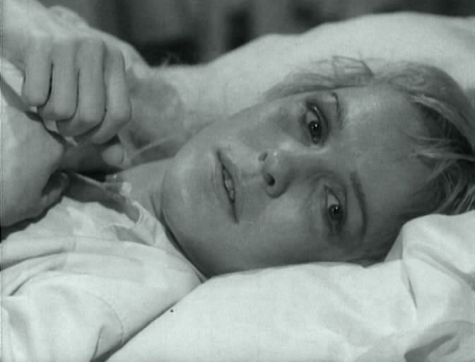 This is a landscape image with resolution 672x512, dominant color gray, approximately 1 main objects.